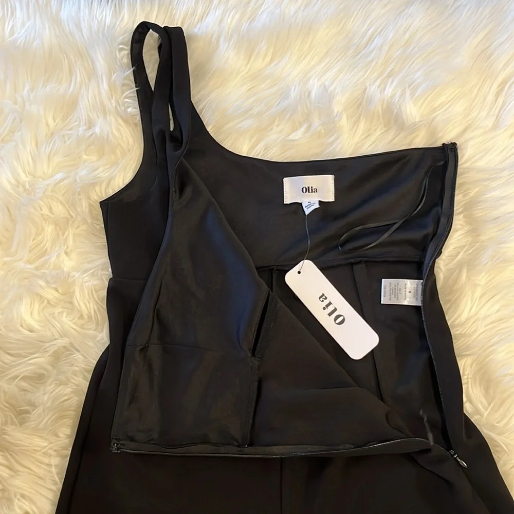 NWT Vici \\ Olia Black ‘Brayden’ One Shoulder Jumpsuit - Picture 8 of 16